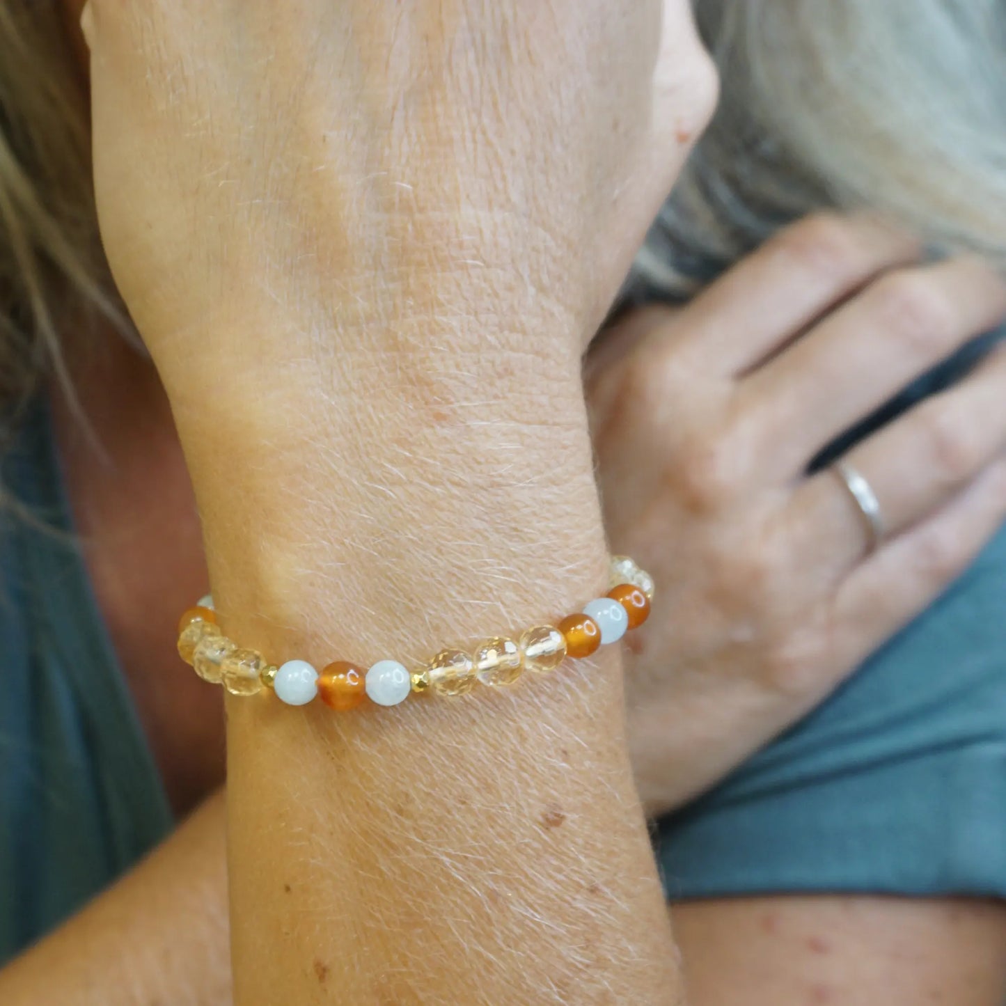 Perlenarmband Aurelia – Lebensfreude & Leichtigkeit