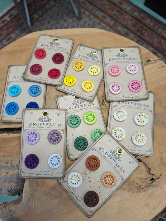 Zwirnknopf Button Cards in verschiedenen Farben