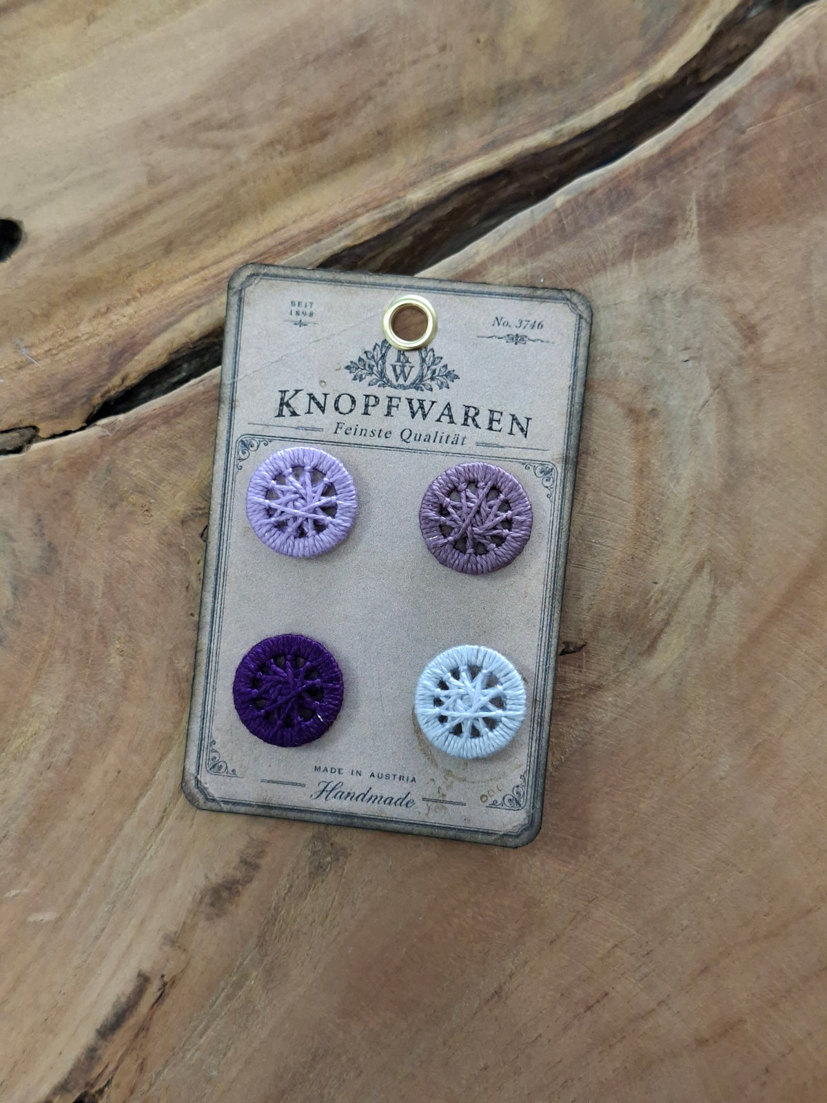 Handgearbeitete Zwirnknopf Button Card