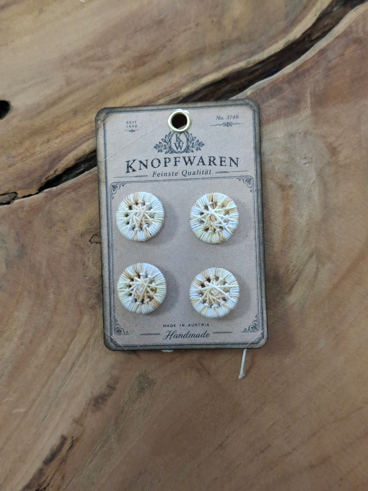 Handgearbeitete Zwirnknopf Button Card