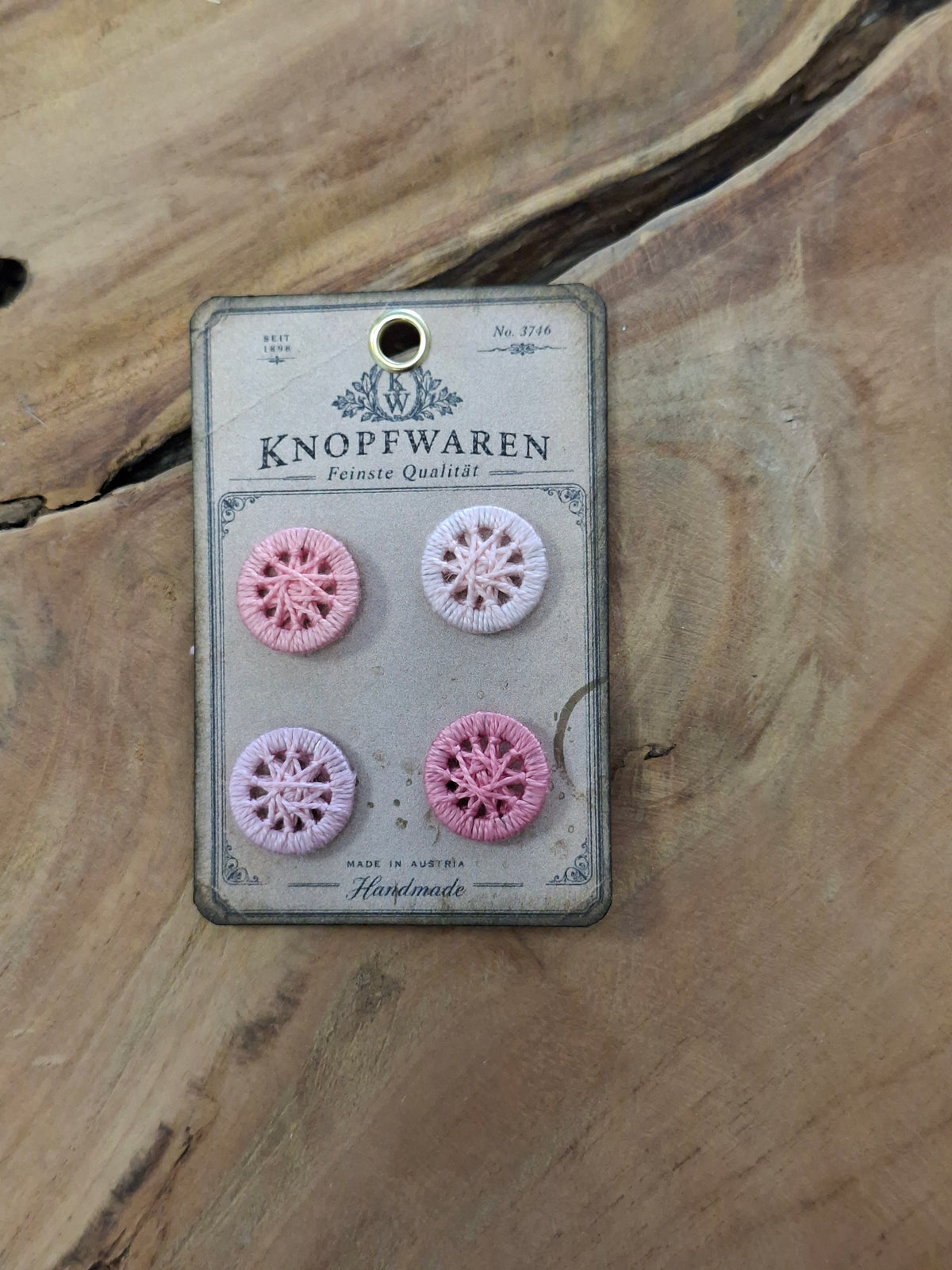 Handgearbeitete Zwirnknopf Button Card